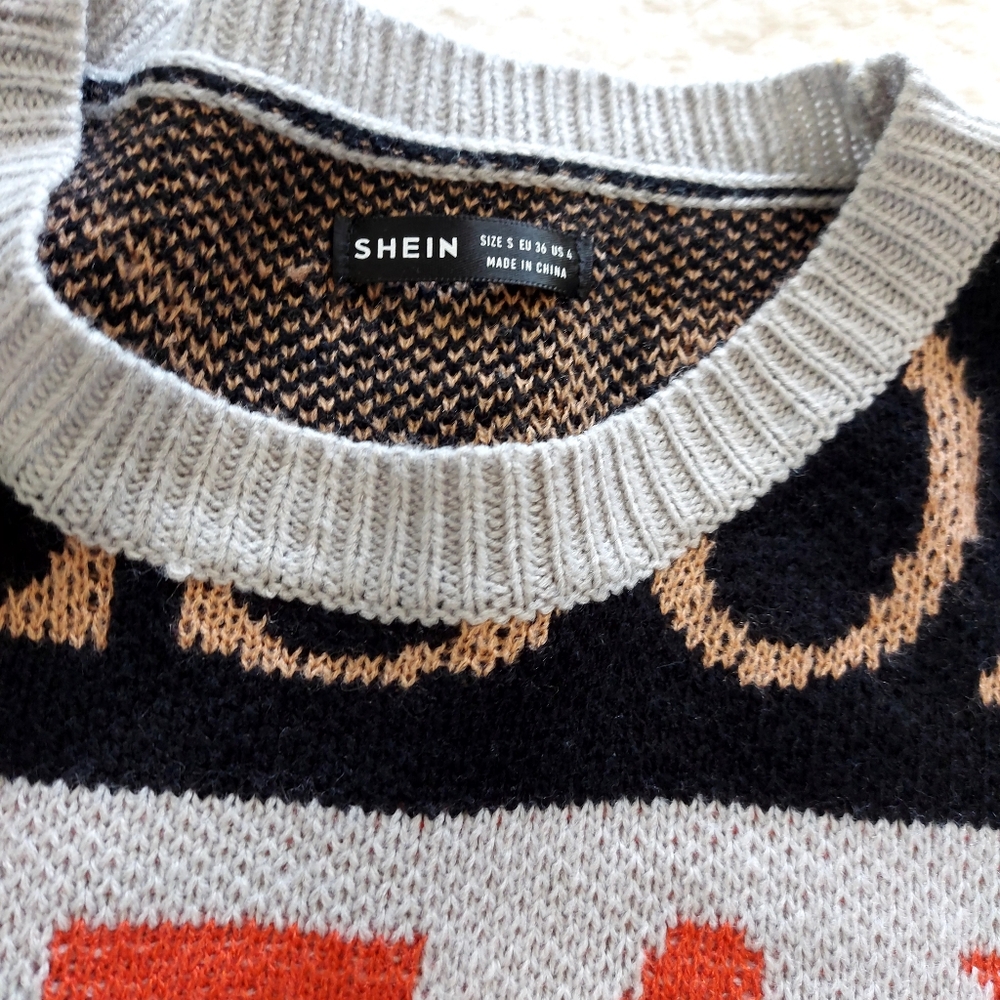 Multicolor Graphic Sweater. - Picture 2 of 3